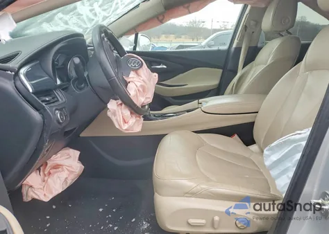 2018 Buick Envision Essence z USA, uszkodzony, nr VIN LRBFX1SA8JD016716